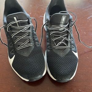 Nike Quest black like new